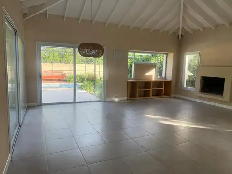 Casa 6 ambientes con 4 baños