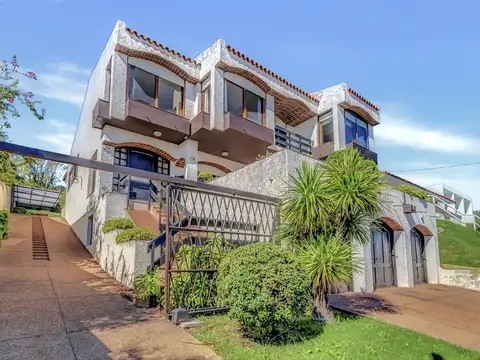 VENTA CASA 4 DORMITORIOS VISTA AL MAR PIRIAPOLIS