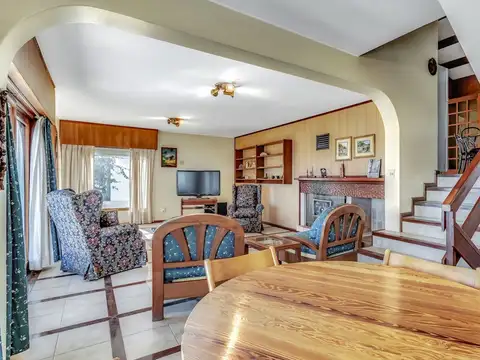 Casa en Venta con 3 cocheras