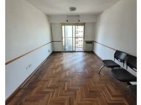 Departamento en Venta  5 Ambientes  en Morón centro.