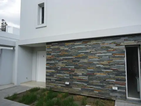 Depto Tipo Casa en Venta en Villa Belgrano, USD 220.000