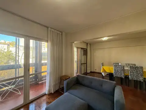 VENTA. Departamento 2/3 dormitorios al frente. Centro, Rosario.
