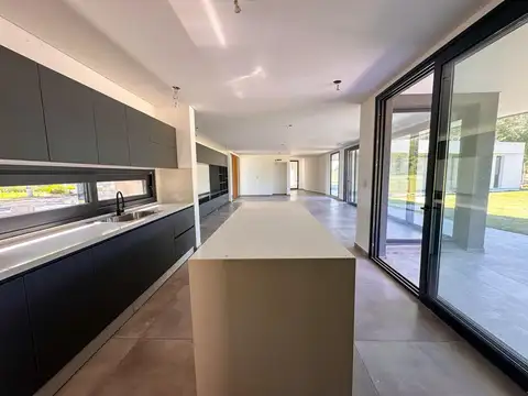 CASA VENTA 5 DORMOTORIOS PISCINA HARAS DEL SUR 2