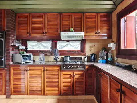 IMPORTANTE CHALET 5  AMBIENTES - DIVINO ROSTRO -