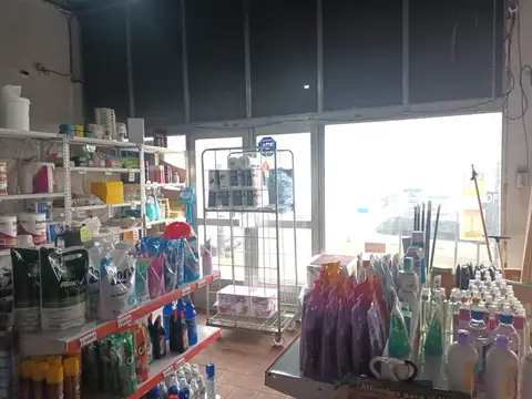 LOCAL 200 M2.- ESQUINA LARREA