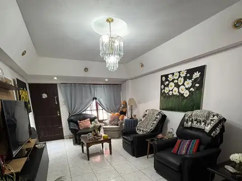 Casa 8 ambientes con 3 baños