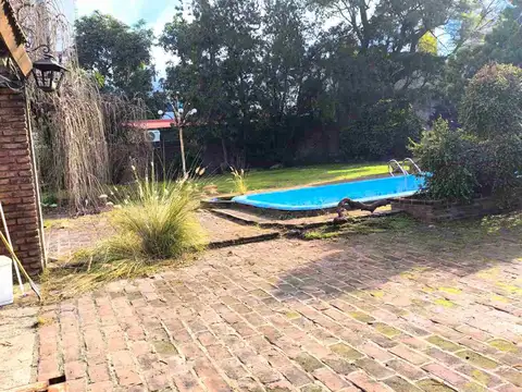 Casa en venta en Wilde con jardin