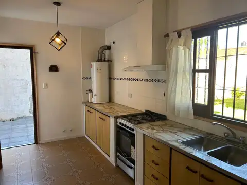 CASA A LA VENTA UBICADA ENLA CALLE PIEDRABUENA.
