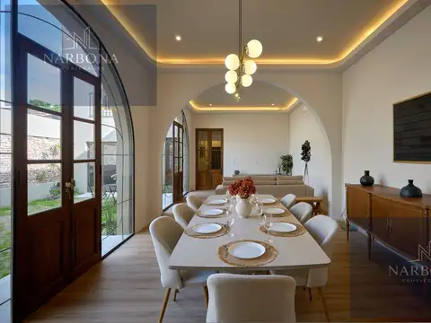 VENTA CASA 3 DORMITORIOS CON COCHERA, PISCINA, JARDÍN Y TERRAZA PRIVADA EN BARRIO LOURDES.