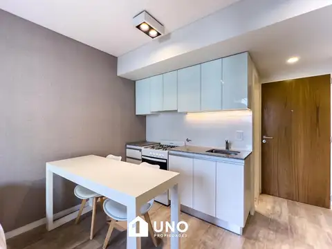 1º de Mayo y 9 de Julio - Dpto de 1 Dormitorio. Cochera disponible.