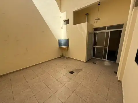 Depto Tipo Casa en Alquiler de 4 ambientes