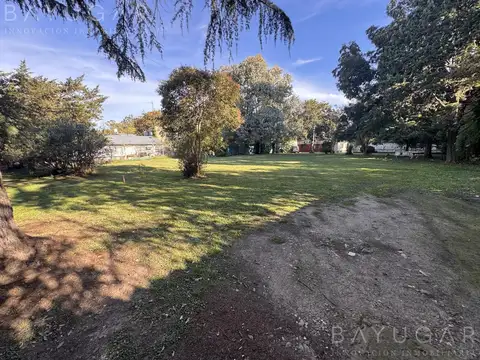 Venta - Casa Quinta con Pileta y Terreno de 2273 mts -  Apto Crédito