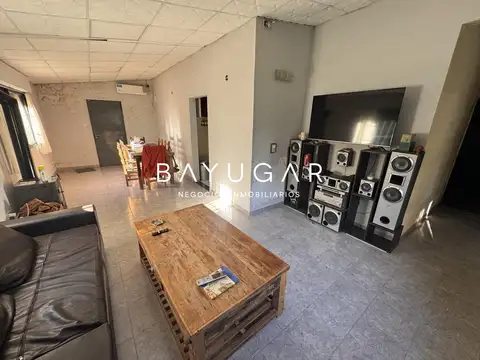 Venta - Casa Quinta con Pileta y Terreno de 2273 mts -  Apto Crédito