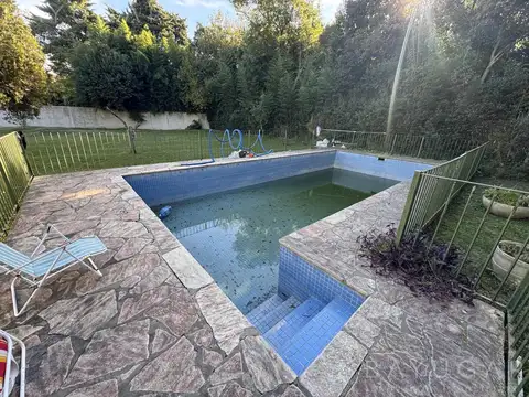 Venta - Casa Quinta con Pileta y Terreno de 2273 mts -  Apto Crédito