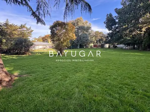 Venta - Casa Quinta con Pileta y Terreno de 2273 mts -  Apto Crédito