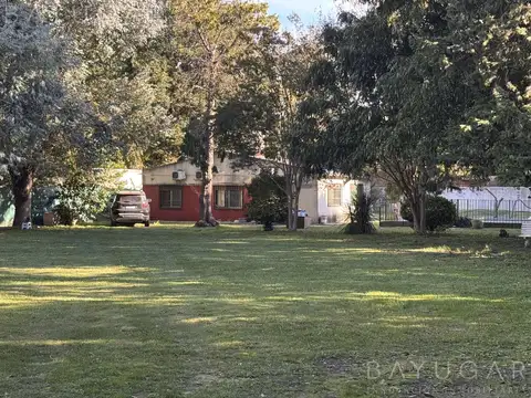 Venta - Casa Quinta con Pileta y Terreno de 2273 mts -  Apto Crédito