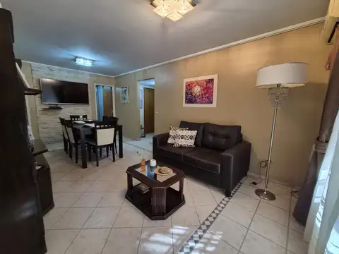 Carlos Pellegrini 300, Piso pb