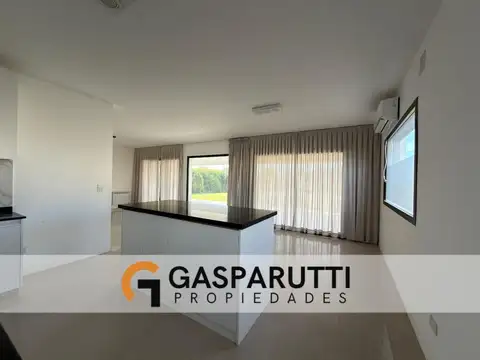 Casa en Venta con 4 cocheras