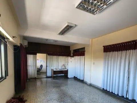 Oficina 7 ambientes con 3 baños