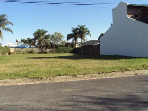 Venta Amplio Terreno Zona J.Club.a 1 Cuadra Avda.Notebhon