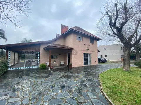 Casa Chalet  en Venta en Banco Provincia, Francisco Álvarez, Moreno