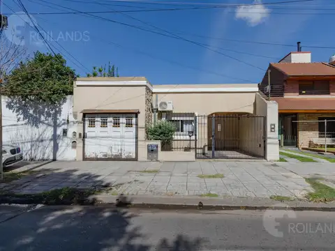 En Venta Casa 5 ambientes con Jardin y Pileta !