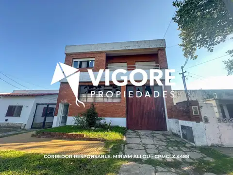 CASA DE 5 AMBIENTES EN VENTA EN BURZACO EN PRIMER PISO CON BALCÓN Y TERRAZA