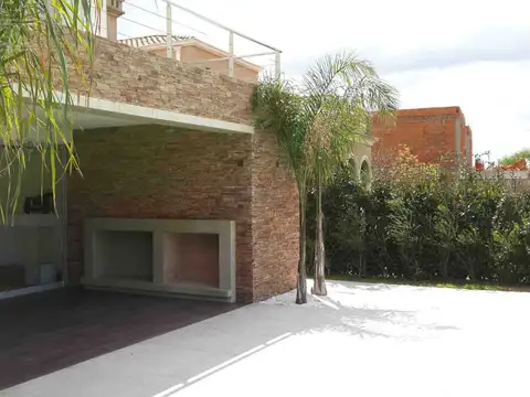 Casa a la laguna con 4 dormitorios  en alquiler en Santa Barbara