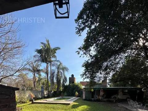 Quinta en Venta con 2 cocheras
