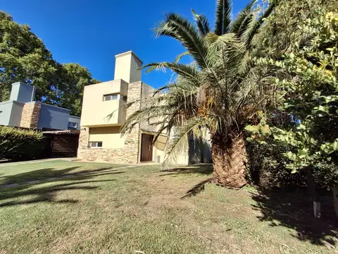 Casa 6 ambientes con 1 baño