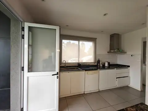 Casa en Venta con 4 cocheras