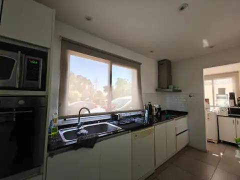 Casa con pileta en Santa Guadalupe