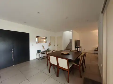 Casa con pileta en Santa Guadalupe