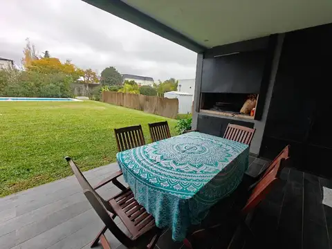 Casa en Venta con 4 cocheras