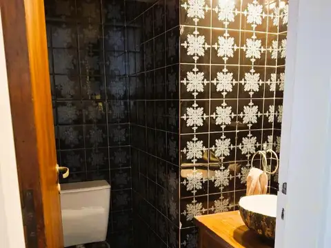 Casa 6 ambientes con 1 baño