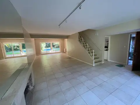 Casa 5 ambientes con 4 baños