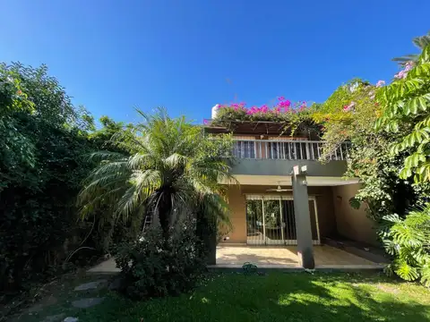 CASA 5 AMBIENTES EN ALQUILER EN ACASSUSO