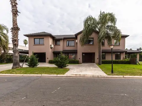 Casa en Venta con 2 cocheras