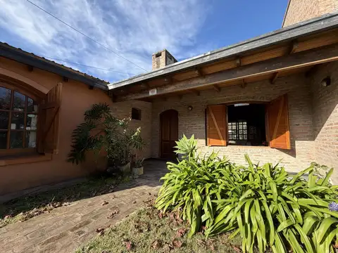 Casa 5 ambientes con 2 baños