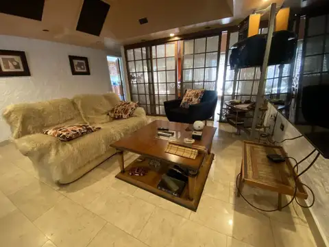 Casa 6 ambientes con 3 baños