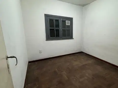 Casa sobre Av. San Martin a pocos mts de estacion Torcuato