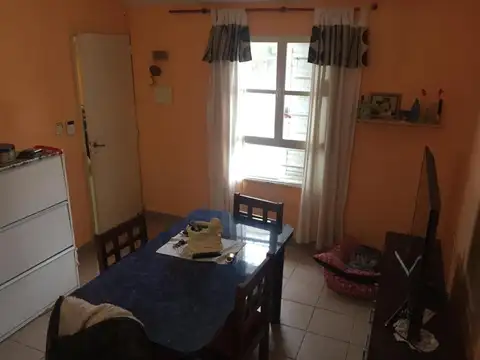 Casa 2 dom + Dpto