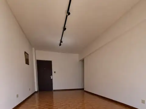 excelente cuatro ambientes lleno de sol al frente en Colegiales.