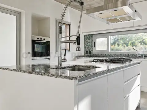 Casa 3 ambientes con 2 baños