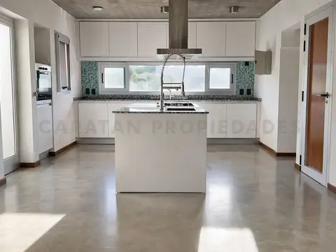 Casa en Alquiler en Funes Hills Miraflores, USD 1.600