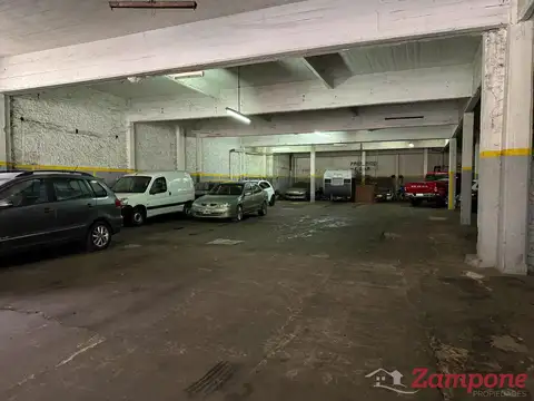 Venta Garage funcionando 24 hs  en Floresta