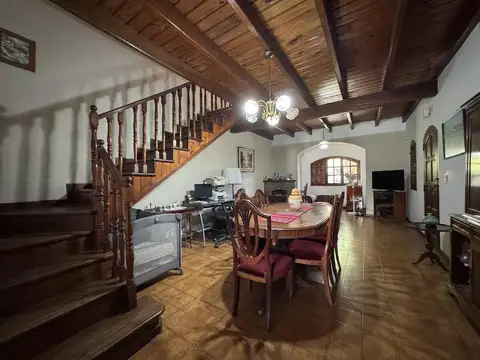 CASA A LA VENTA 3 DORMITORIOS PATIO VERDE EN FISHERTON
