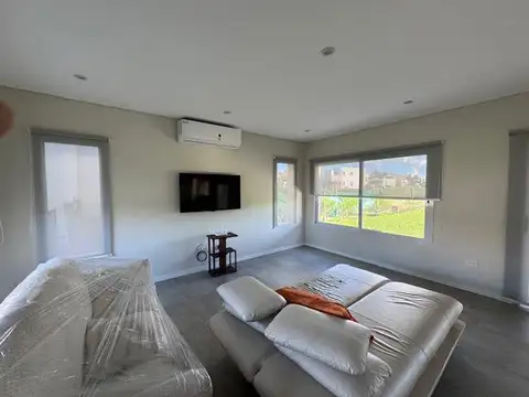 Casa en Alquiler en Pilar Del Este, USD 1.200