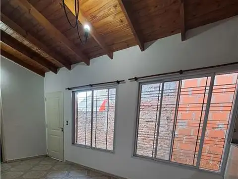 Depto Tipo Casa en Alquiler de 2 dormitorios