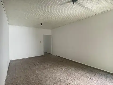 Casa 2 ambientes con 1 baño